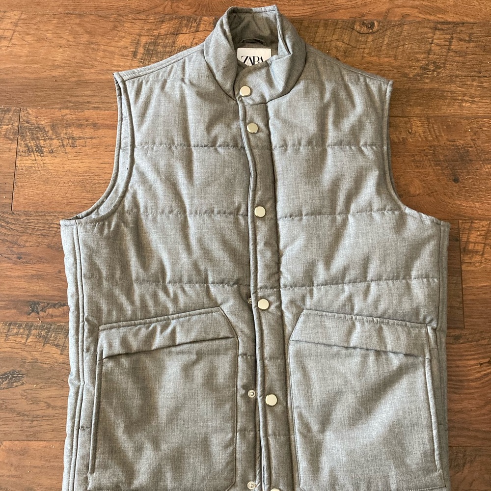 ZARA Men’s grey medium Puffer Vest